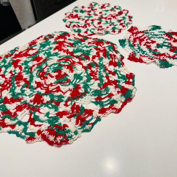 Trio of Christmas Doilies Crochet Red White Green Handmade Various Sizes - Picture 2 of 8